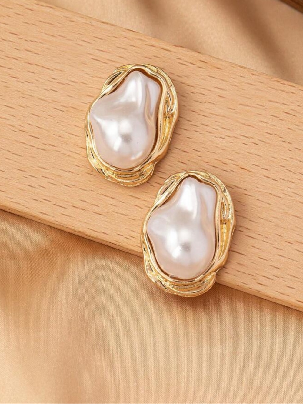 Baroque Pearl Gold-Frame Statement Earrings - Picture 4 of 6